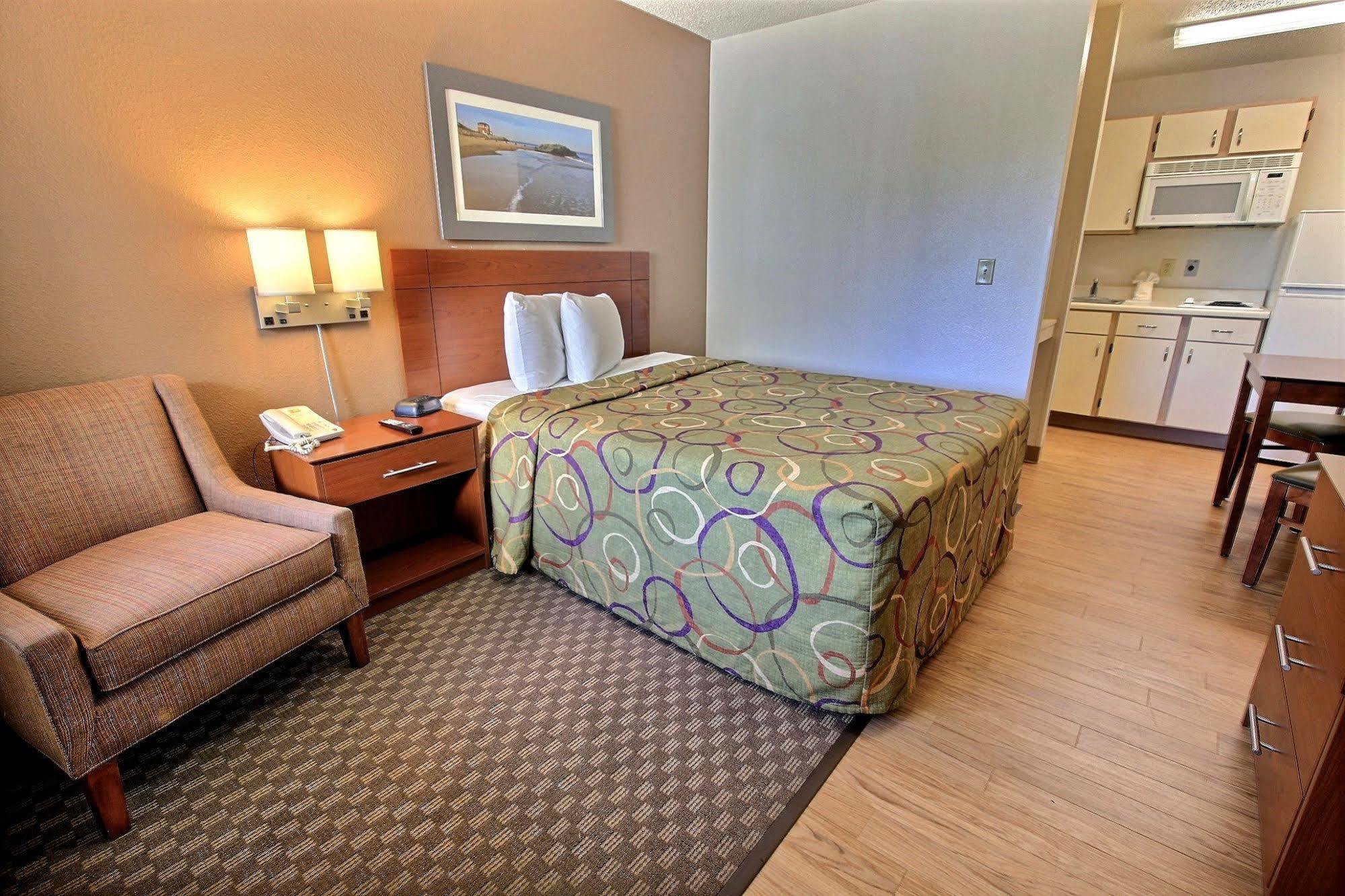 Intown Suites Extended Stay Chesapeake Va - I-64 Crossways Blvd Exteriör bild